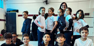 Alunos aprendem e redefinem a arte do desenho com corpo em movimento