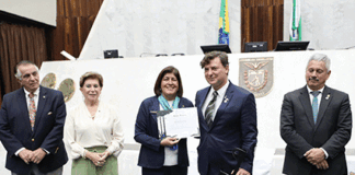 Rotarianos de Bandeirantes são homenageados na Assembleia Legislativa do Paraná