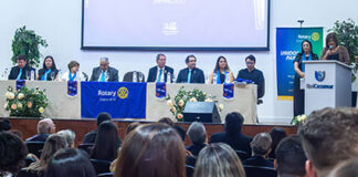 Distrito 4710 do Rotary International homenageia sócios-fundadores em noite marcada por emoção