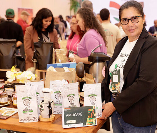 Agro do Norte Pioneiro celebra desenvolvimento territorial, projeta mercado e lança feiras em Jacarezinho
