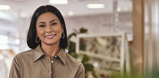 Sicredi impulsiona empreendedorismo feminino com crédito e iniciativas voltadas à educação