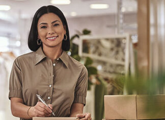 Sicredi impulsiona empreendedorismo feminino com crédito e iniciativas voltadas à educação