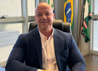 Reeleito e empossado!