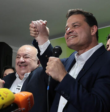 PSD e MDB selam aliança no Paraná e confirmam Rafael Greca como vice de Sandro Alex