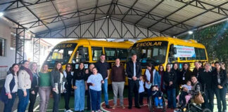 Pedro Lupion entrega novos ônibus escolares aos alunos da APAE de Cornélio Procópio