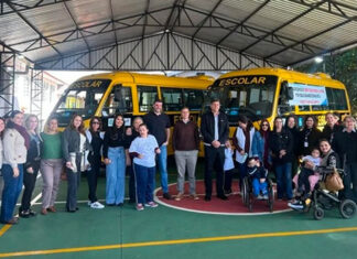 Pedro Lupion entrega novos ônibus escolares aos alunos da APAE de Cornélio Procópio