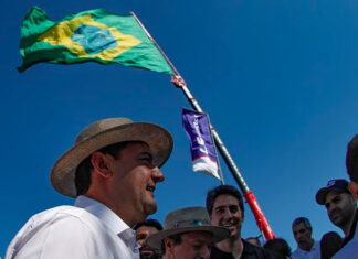 Disposição de votar em Ratinho chega a 43%, melhor marca entre candidatos moderados
