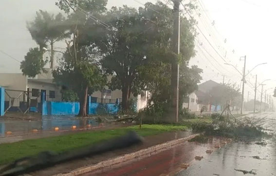 Temporal causa danos e prejuízos em Jaboti