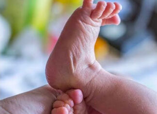 Pais são presos como principais suspeitos de estupro e morte da própria filha recém-nascida