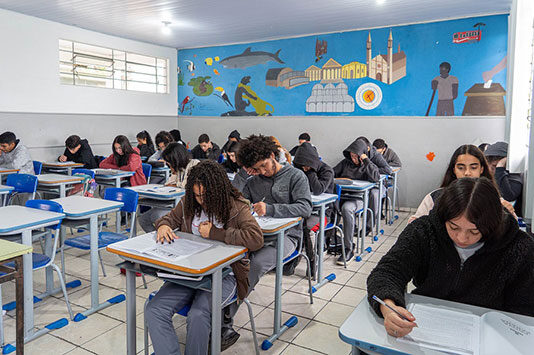 Prova Paraná Mais: 100 mil alunos da rede estadual se preparam para disputar vagas na UFPR
